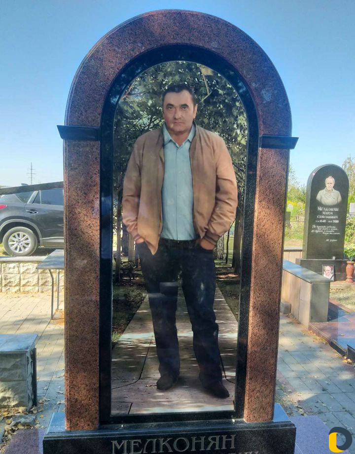 Памятники