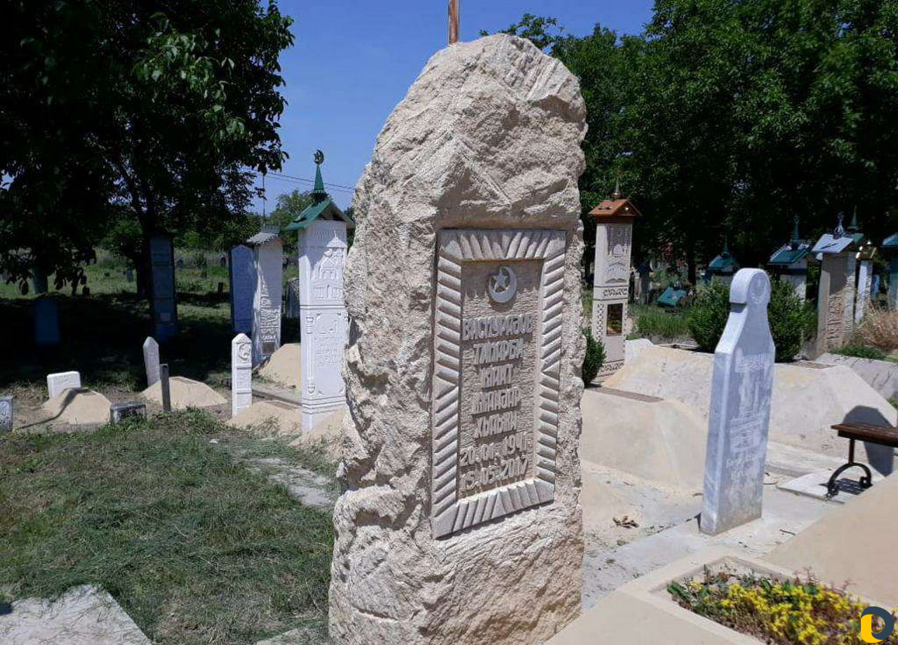 Памятники