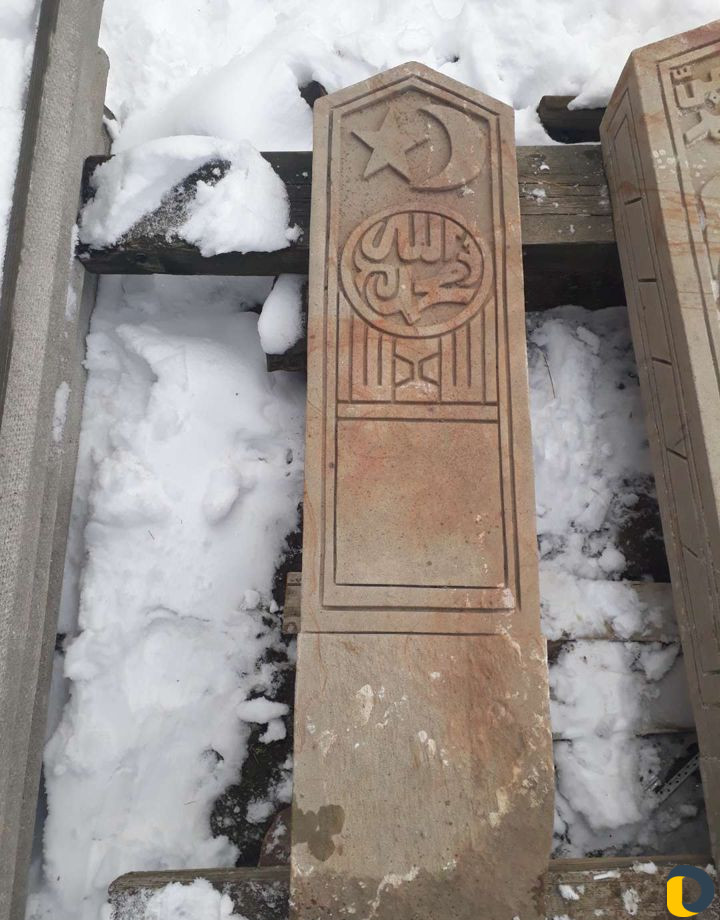 Памятники