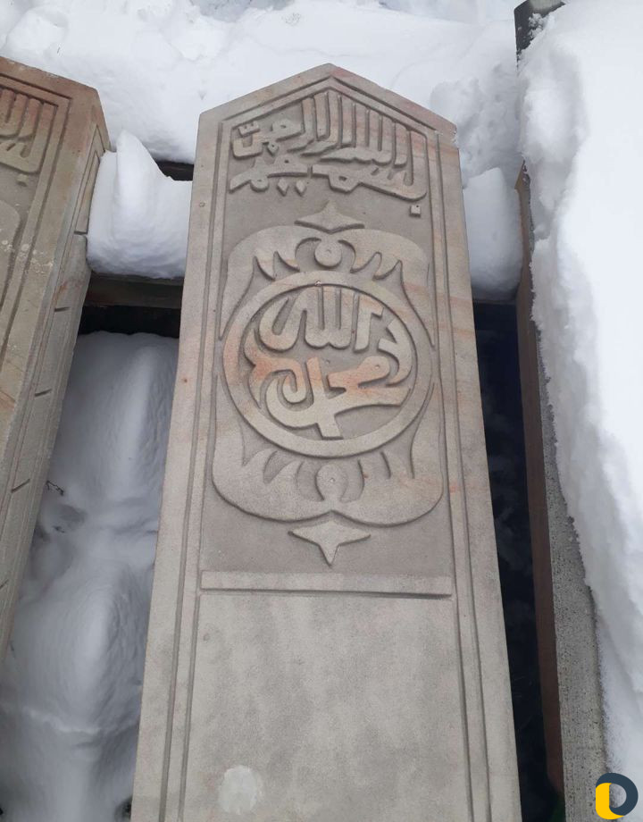 Памятники