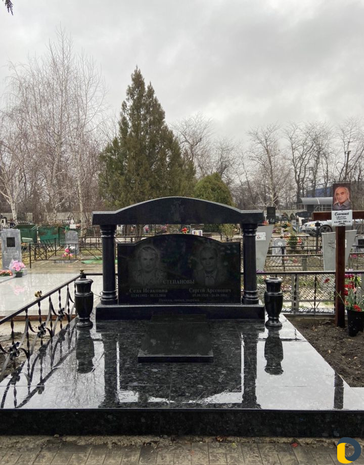 Памятники