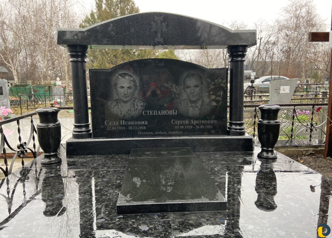 Памятники