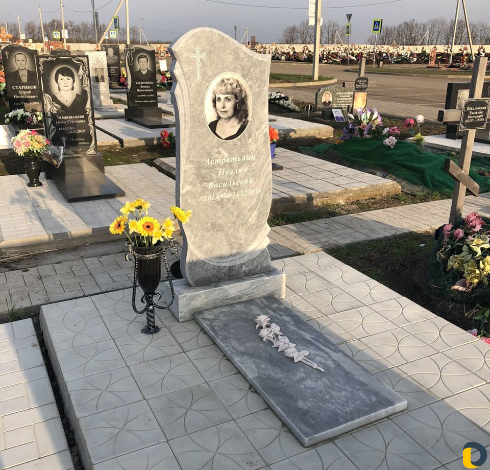 Памятники