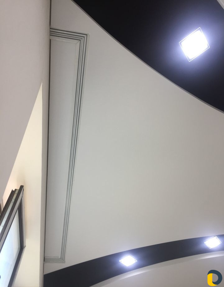 Парящие натяжные потолки и световые линии