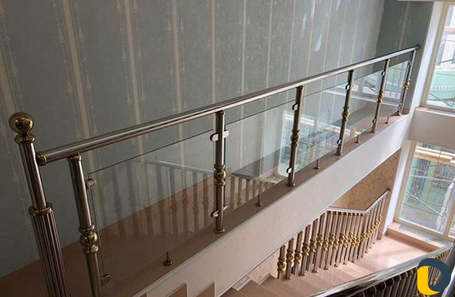 Перила и козырьки