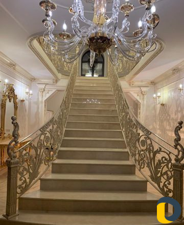 Перила лестницы литье медальоны