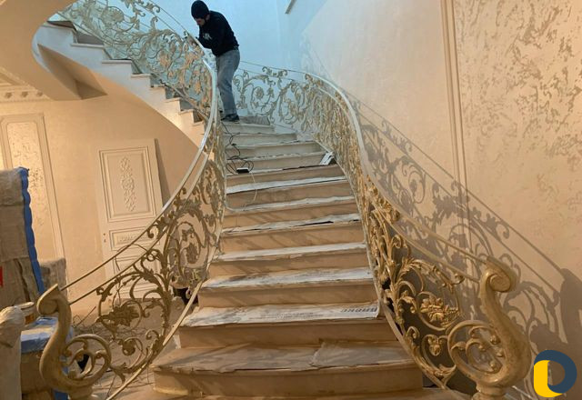 Перила лестницы литье медальоны
