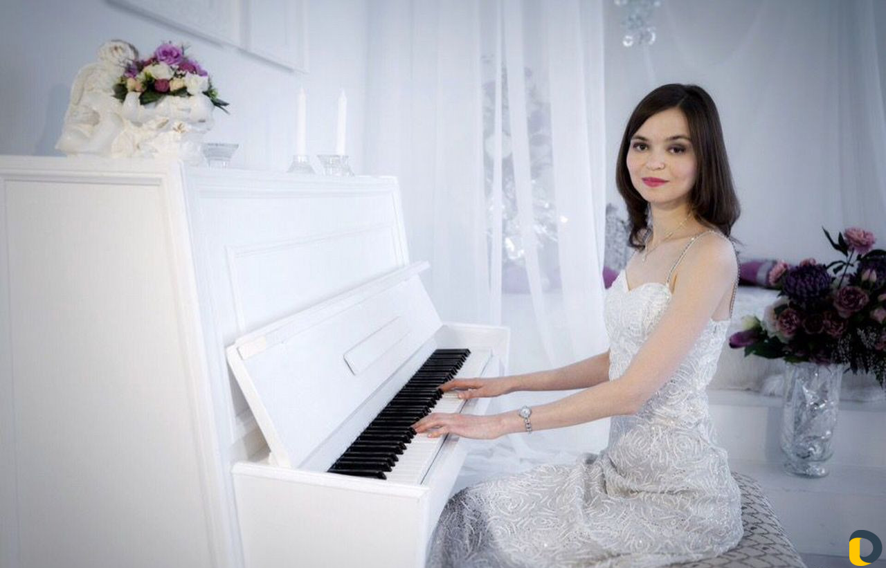 Пианистка на мероприятие
