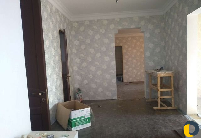 Поклейка обоев и установка ламината