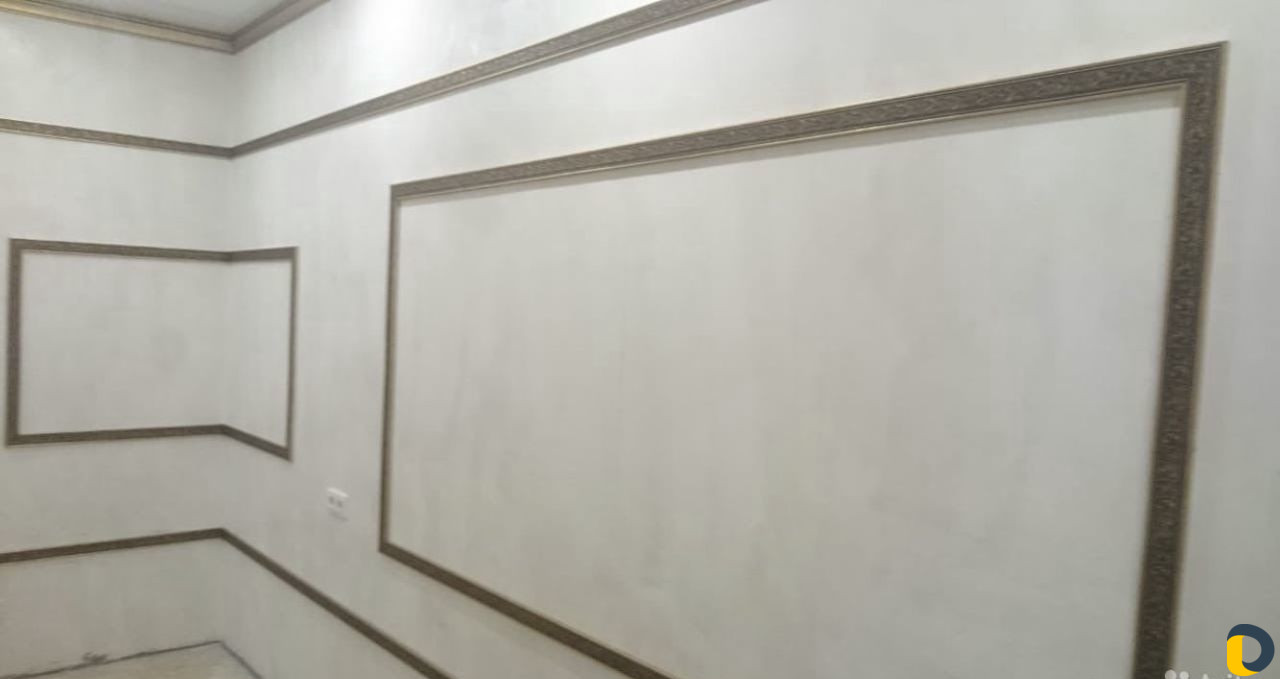 Поклейка потолочного плинтуса,молдинг