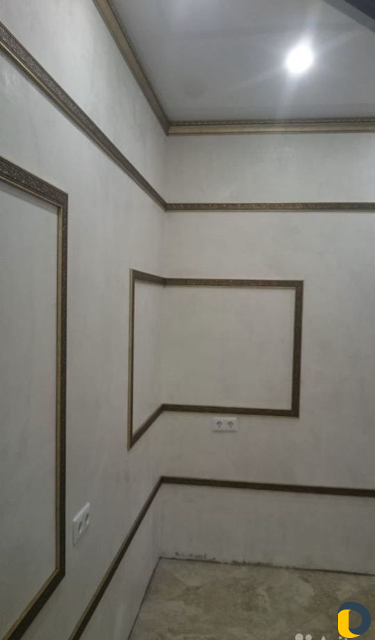 Поклейка потолочного плинтуса,молдинг