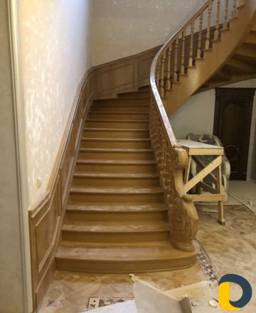 Покраска реставрация деревянных лестниц