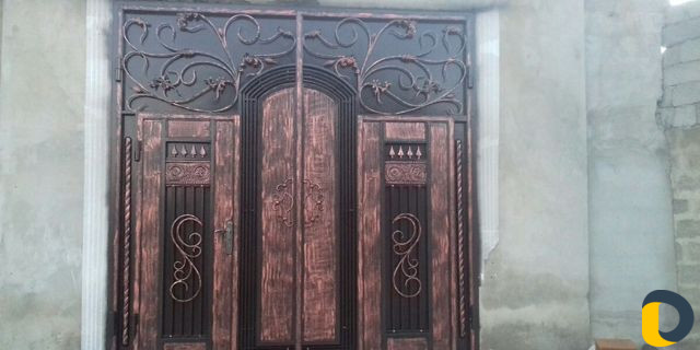 Покраска ворот с выздом