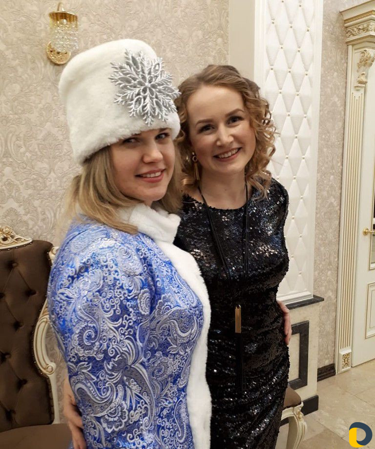 Поющая ведущая