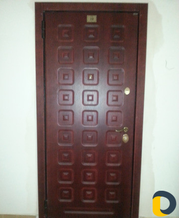 Профессиональная установка входных бронь дверей