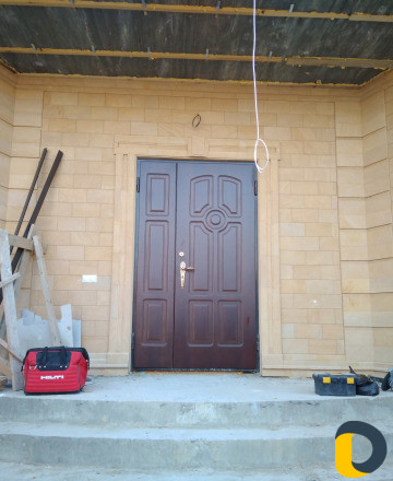 Профессиональная установка входных бронь дверей