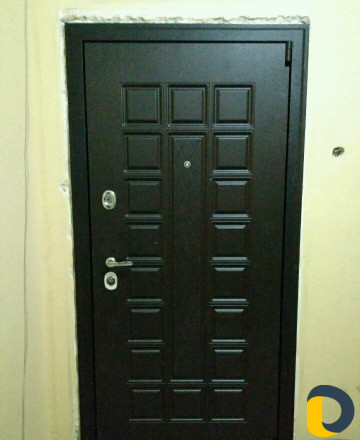 Профессиональная установка входных бронь дверей