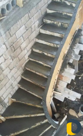 Профессиональная заливка железо бетонных лестниц и