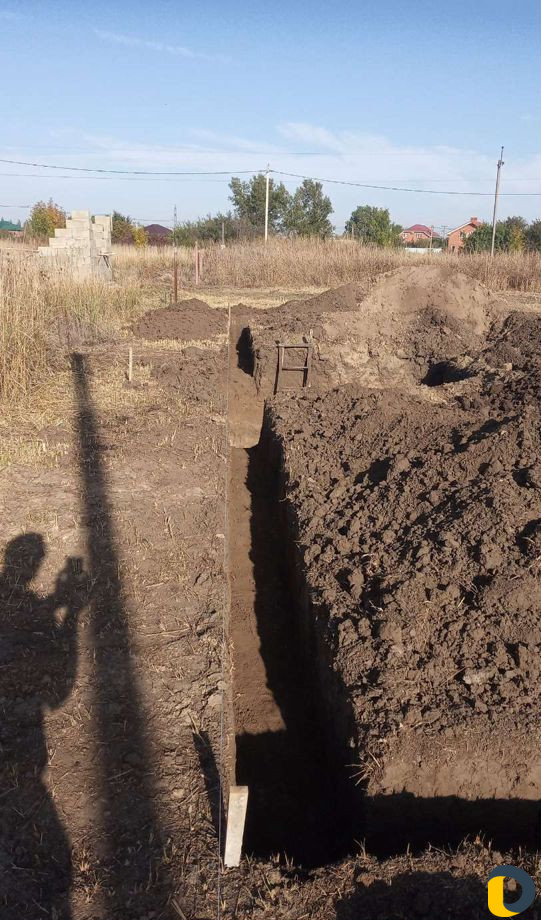 Проколы делаю под дорогой, земляные работы