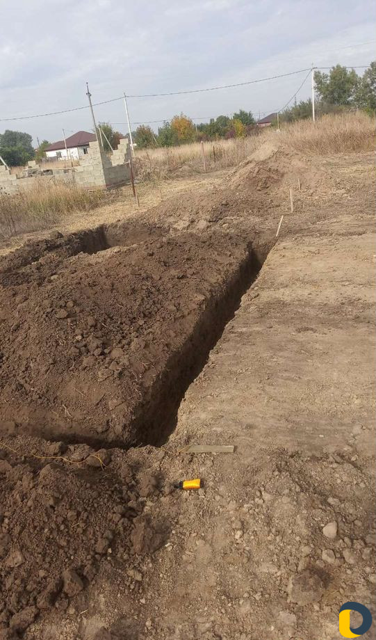 Проколы делаю под дорогой, земляные работы
