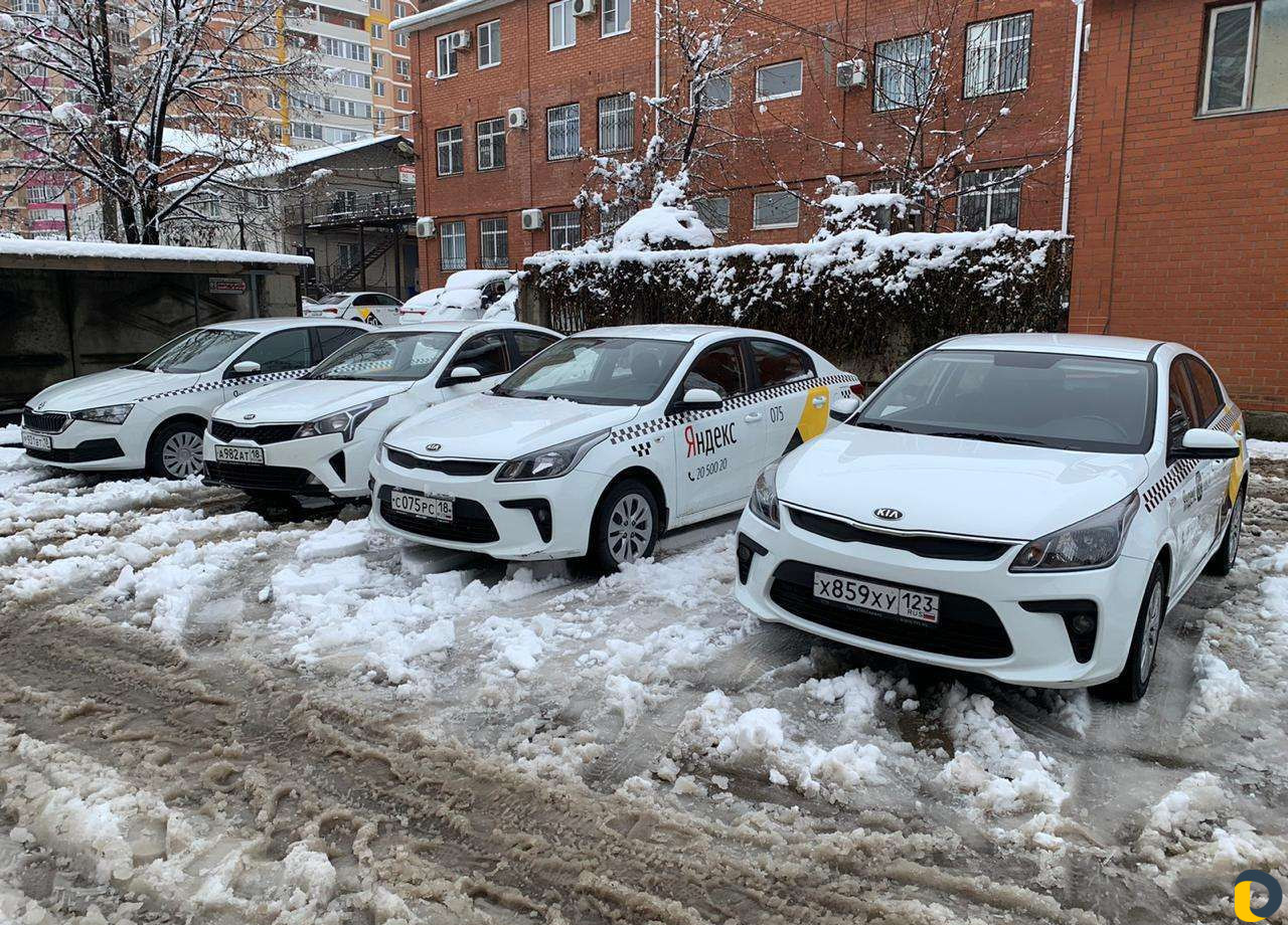 Работа водителем в Яндекс такси на парковой машине