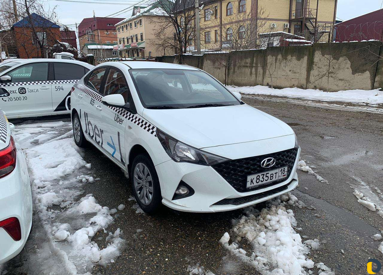 Работа водителем в Яндекс такси на парковой машине