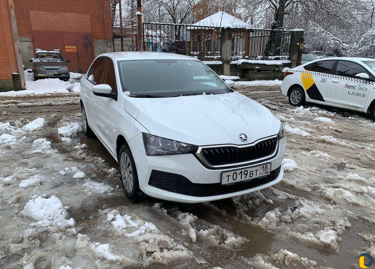 Работа водителем в Яндекс такси на парковой машине