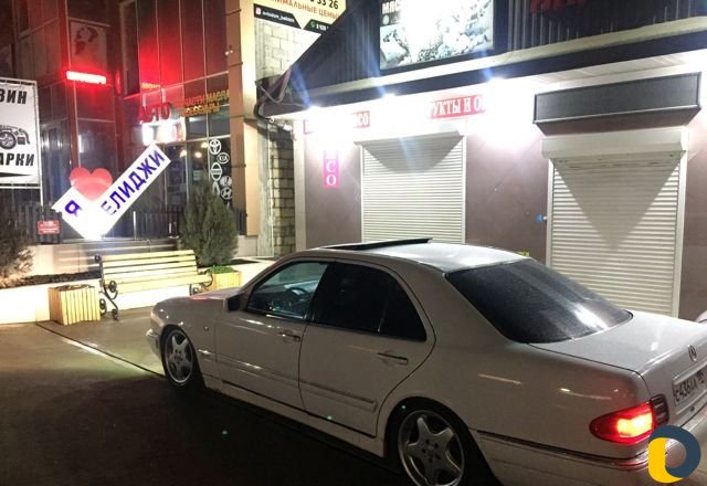Ремонт люков, установка музыки Mercedes