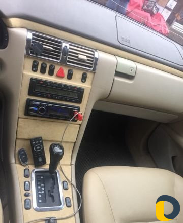 Ремонт люков, установка музыки Mercedes