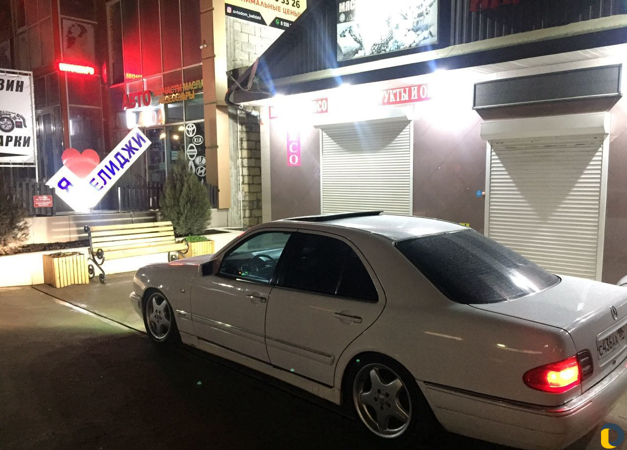 Ремонт люков, установка музыки Mercedes