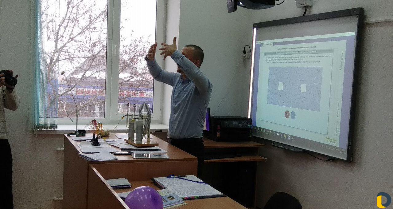 Репетитор физик (по физике)(если надо можно и онла