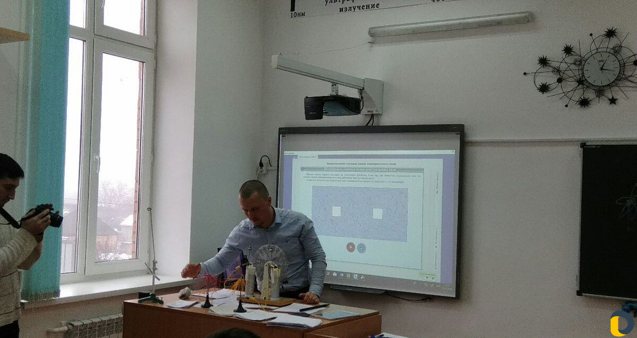 Репетитор физик (по физике)(если надо можно и онла