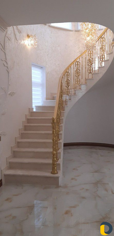 Реставрация лестниц, беседки, столы, двери комнатн