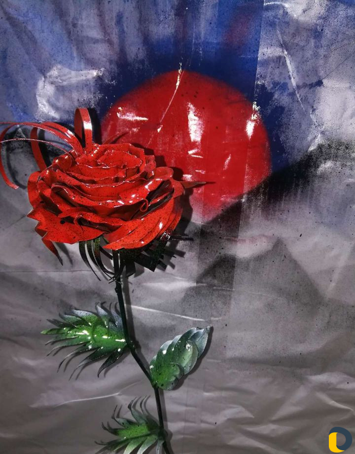 Розы из металла