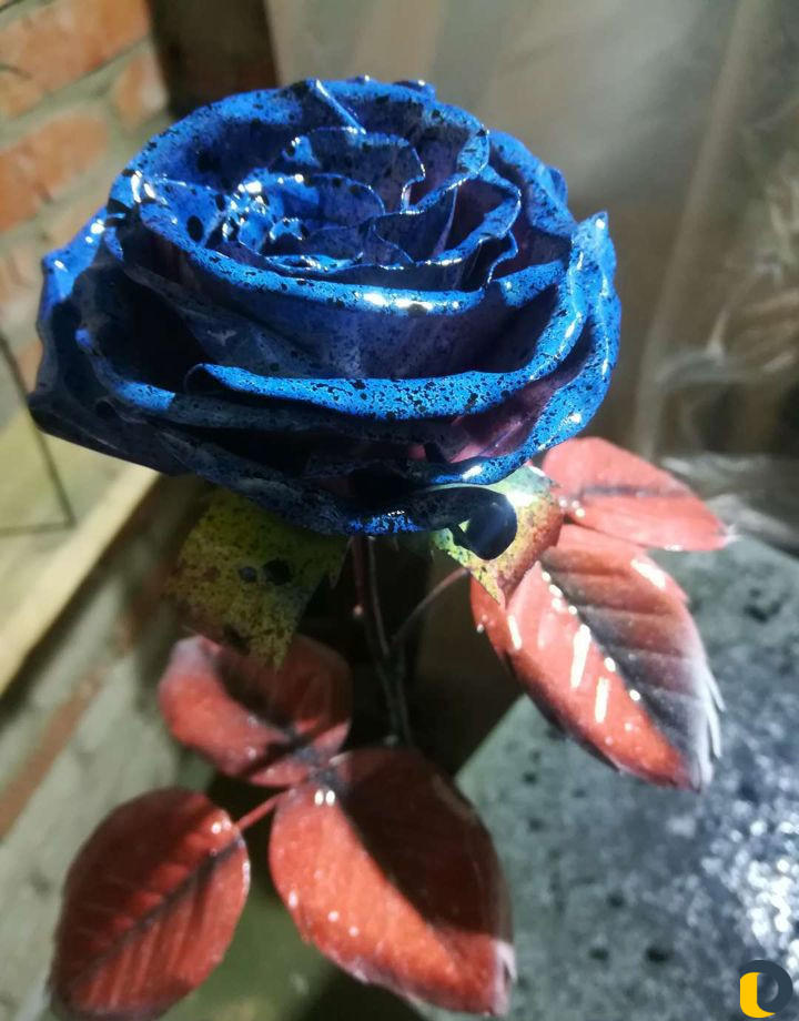 Розы из металла