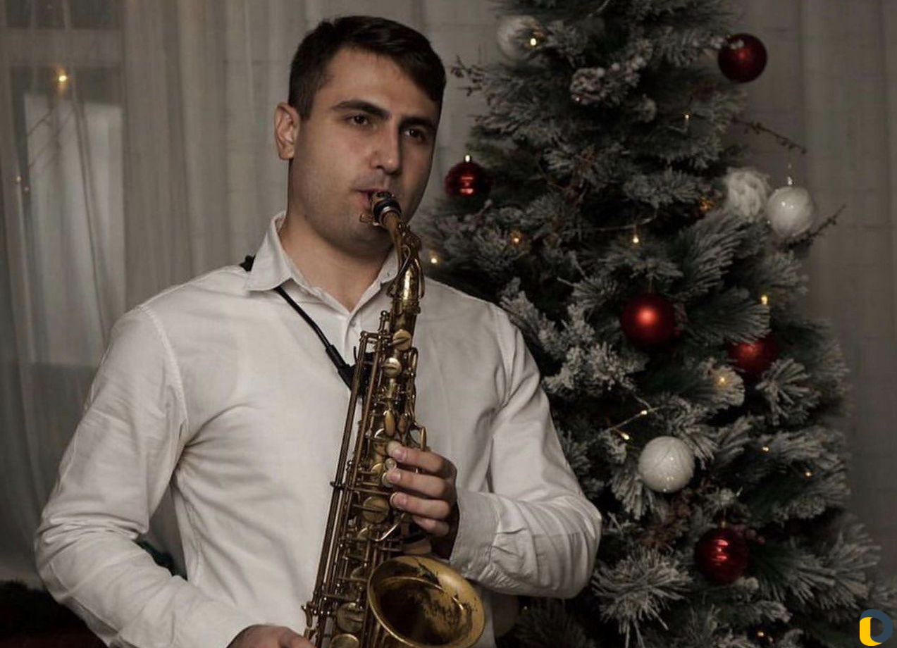 Саксофонист музыкант на праздник