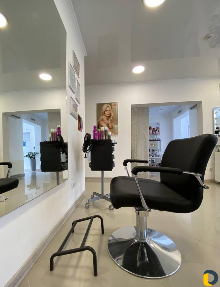 Сдам рабочее место в салоне красоты