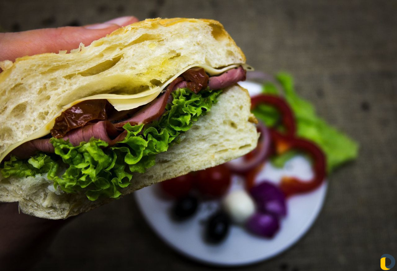 Сэндвичи, чиабатты, салаты, десерты оптом