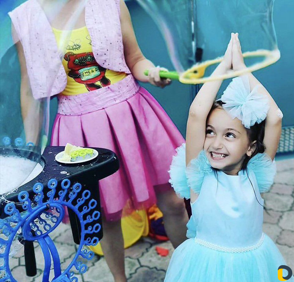 Шоу мыльных пузырей, аниматоры