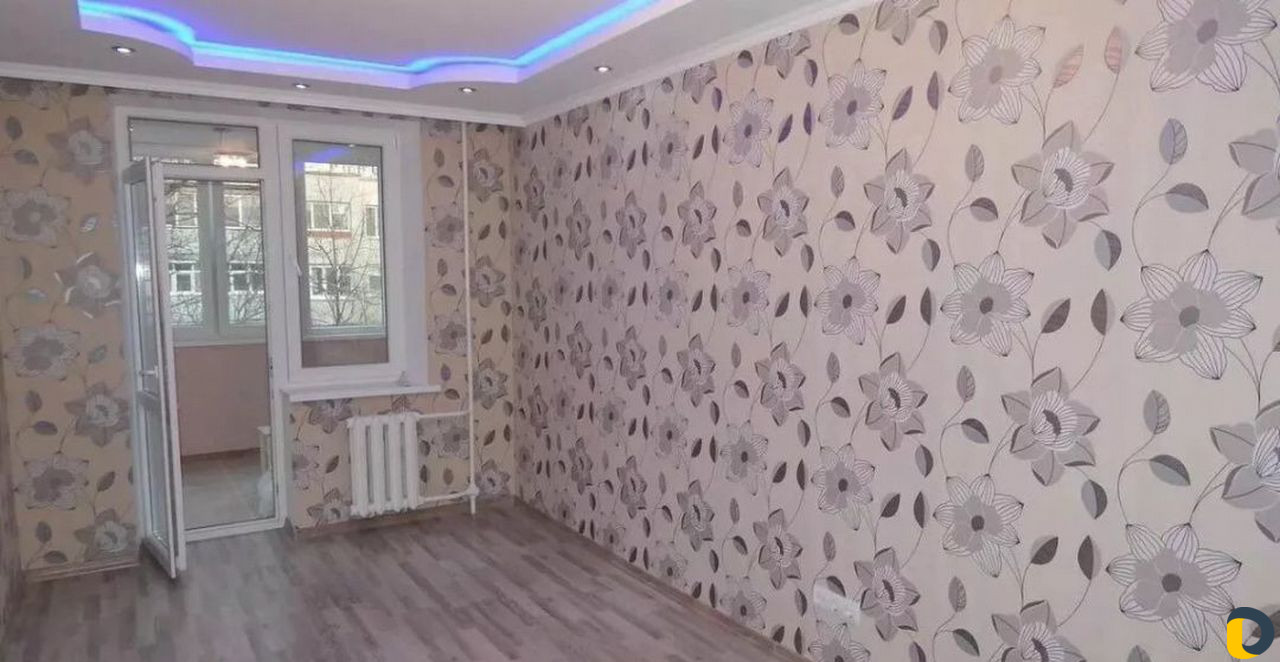 Шпатлёвка,потолочный плинтус,обои,покраска,паркет