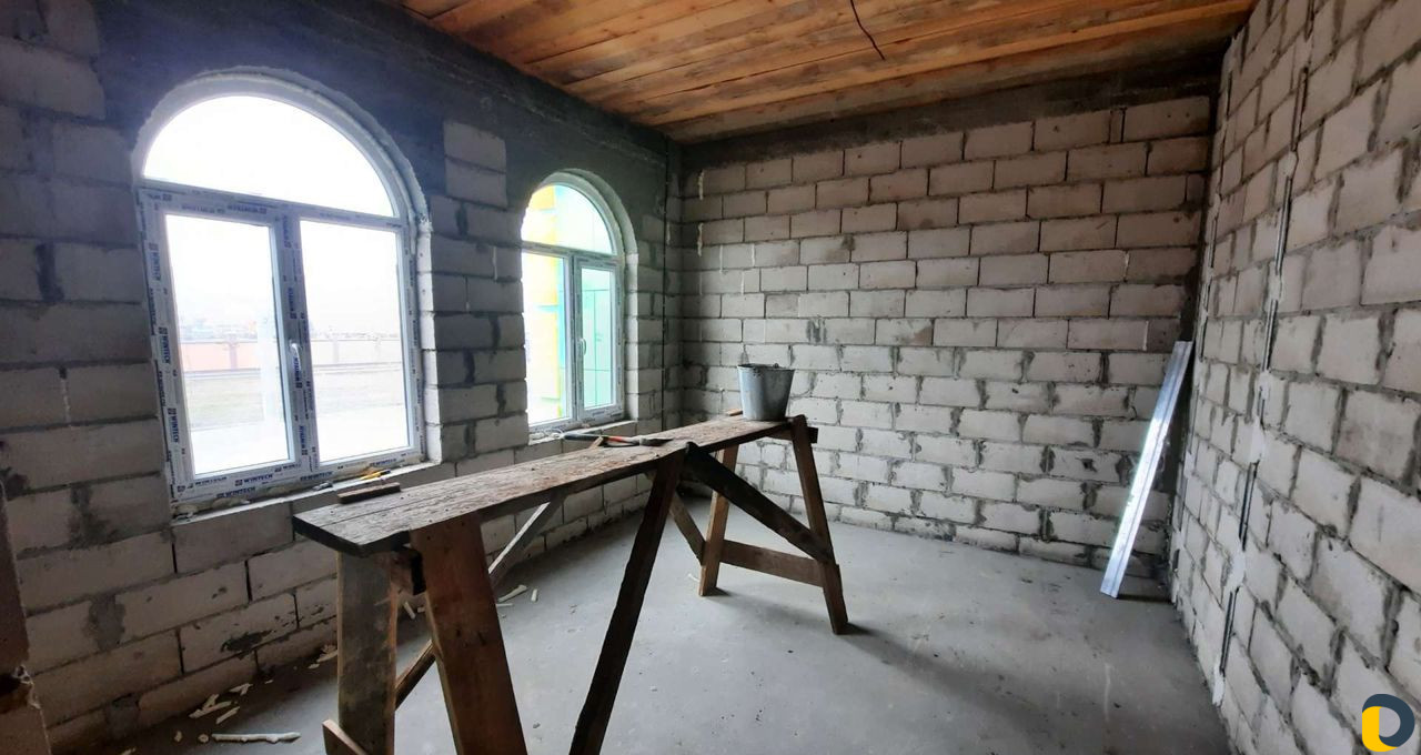 Штукатурка/Шпаклевка,краска/Обои.Карнизы