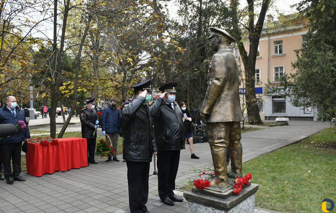 Скульптура памятник