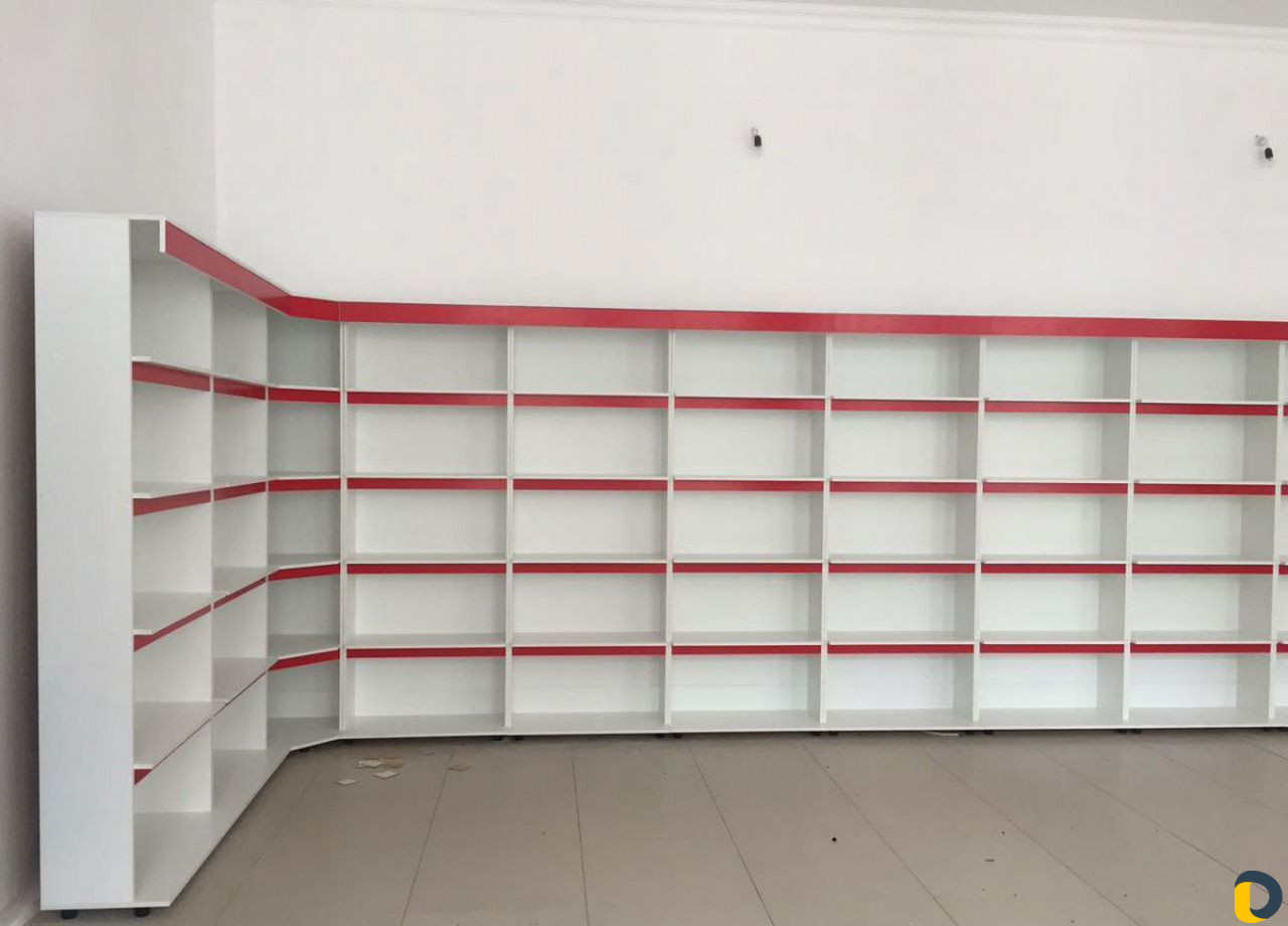 Стеллажи и прилавки