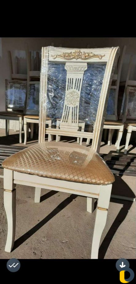 Стол и стулья