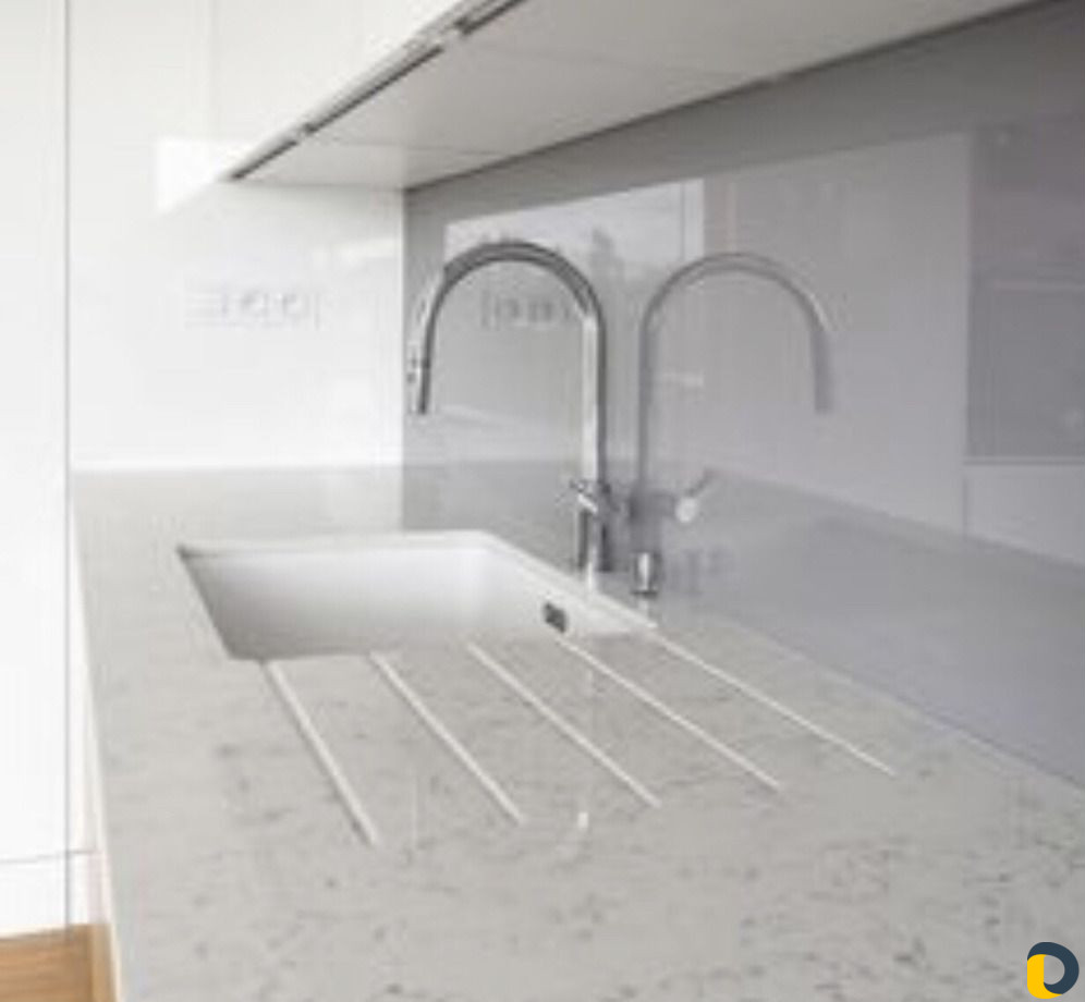 Столешницы из акрила,кварца и керамики laminam