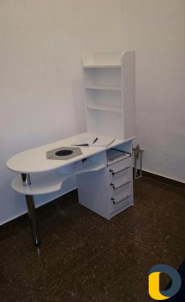 Столы для маникюра