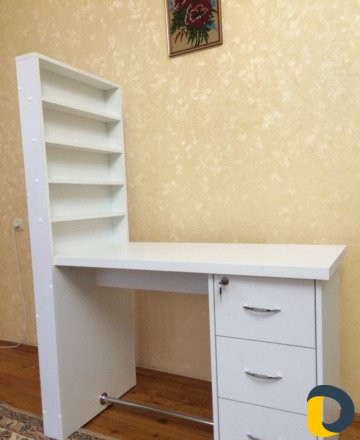 Столы для маникюра