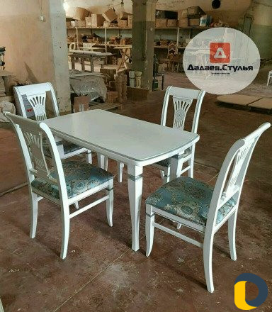 Столы и стулья