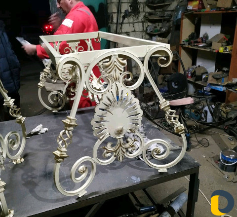 Столы на заказ кованые