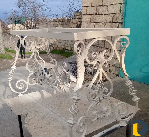 Столы на заказ кованые